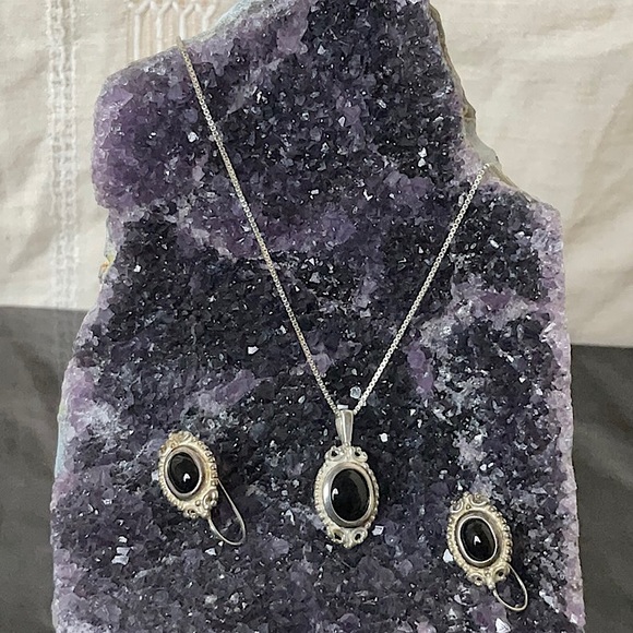 Vtg.(1980) 18” Sterling Silver Necklace W/Onyx Pendant & Matching Earrings - Picture 4 of 7